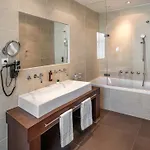 Golden Angel Suites By Adrez